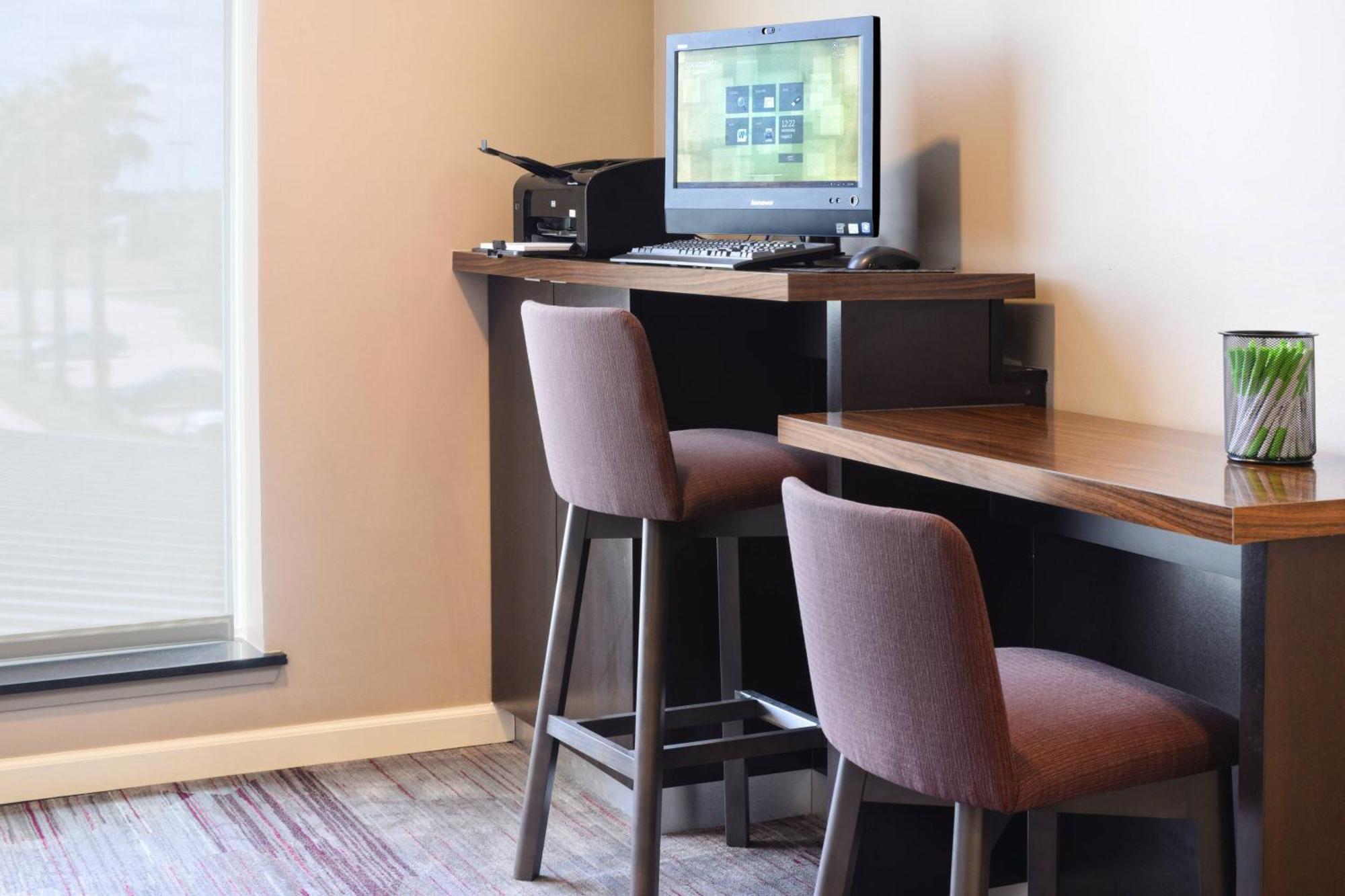 Courtyard Marriott Houston Pearland Hotel Bagian luar foto