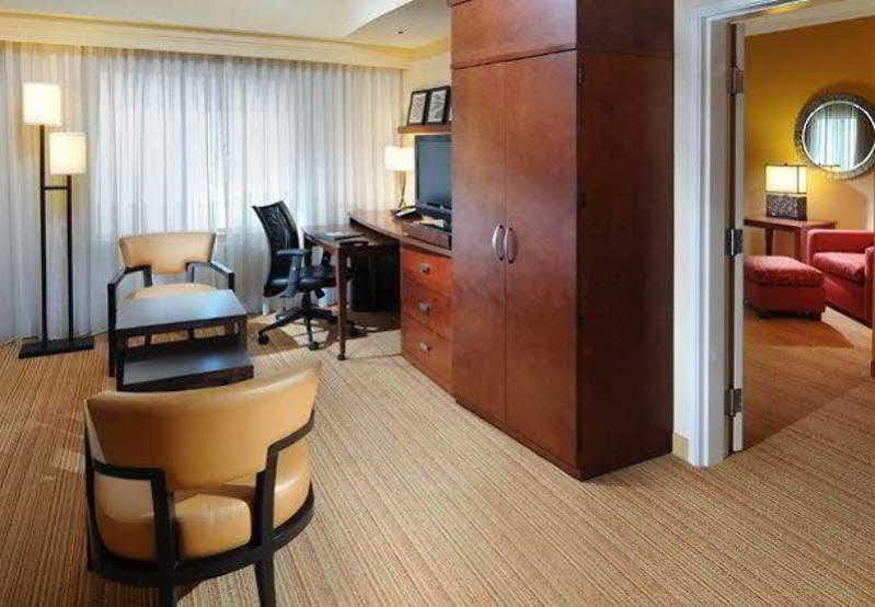 Courtyard Marriott Houston Pearland Hotel Bagian luar foto
